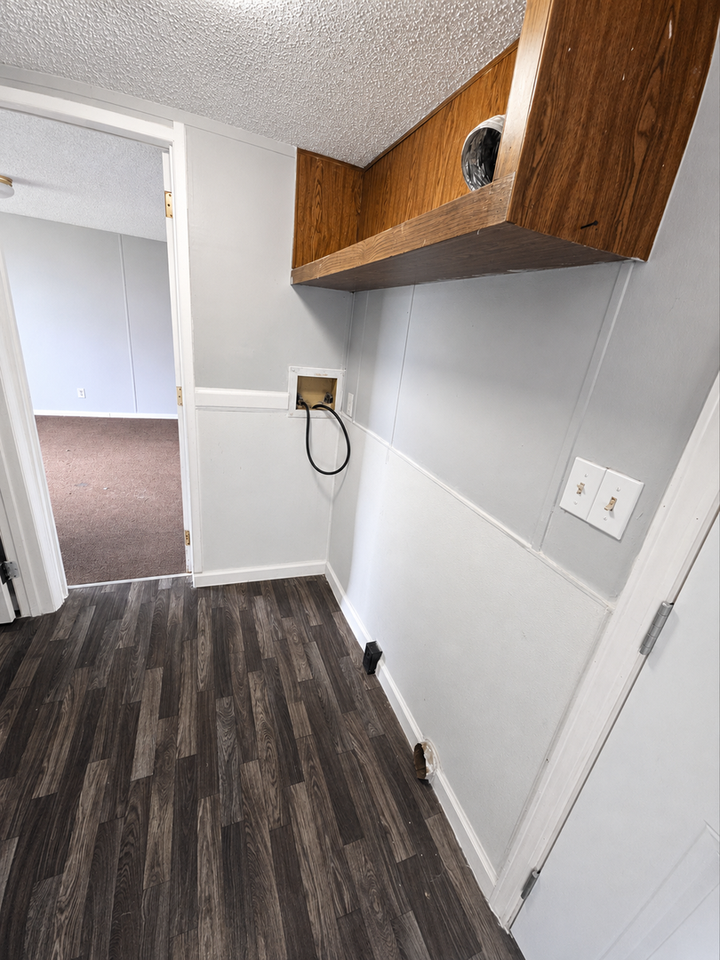 1493 Hickory Valley Rd - Photo 5 of 10
