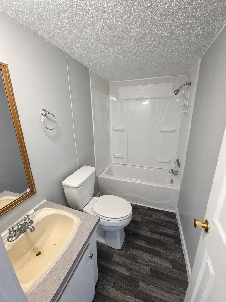 1493 Hickory Valley Rd - Photo 6 of 10