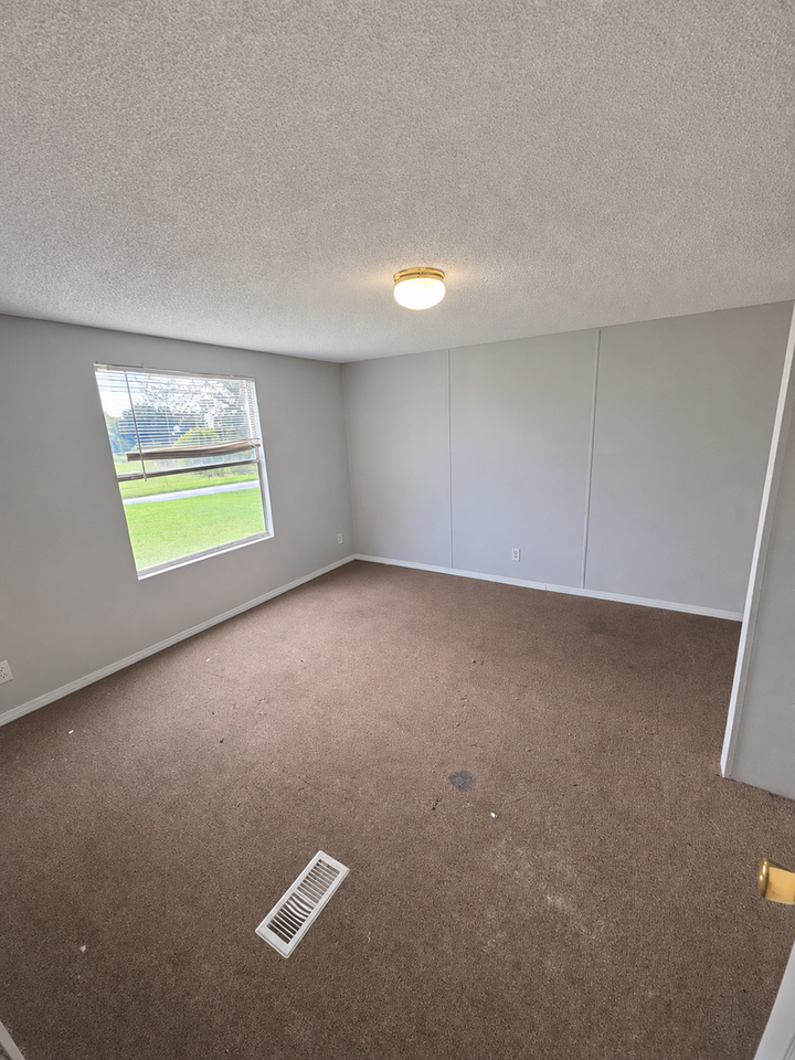 1493 Hickory Valley Rd - Photo 7 of 10