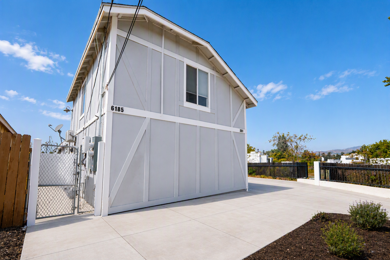 6187 Vanessa St - Photo 2 of 17