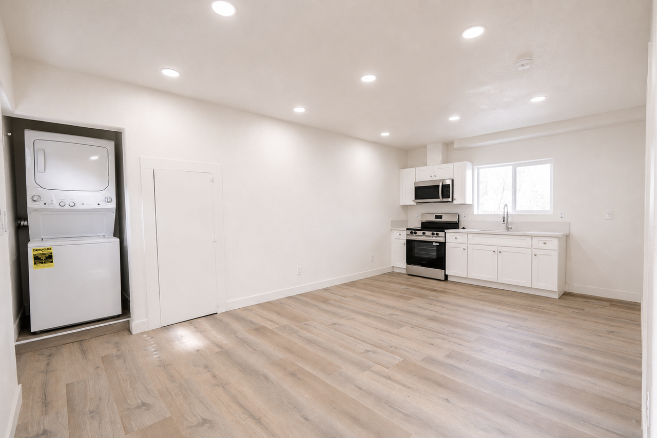 6187 Vanessa St - Photo 7 of 17