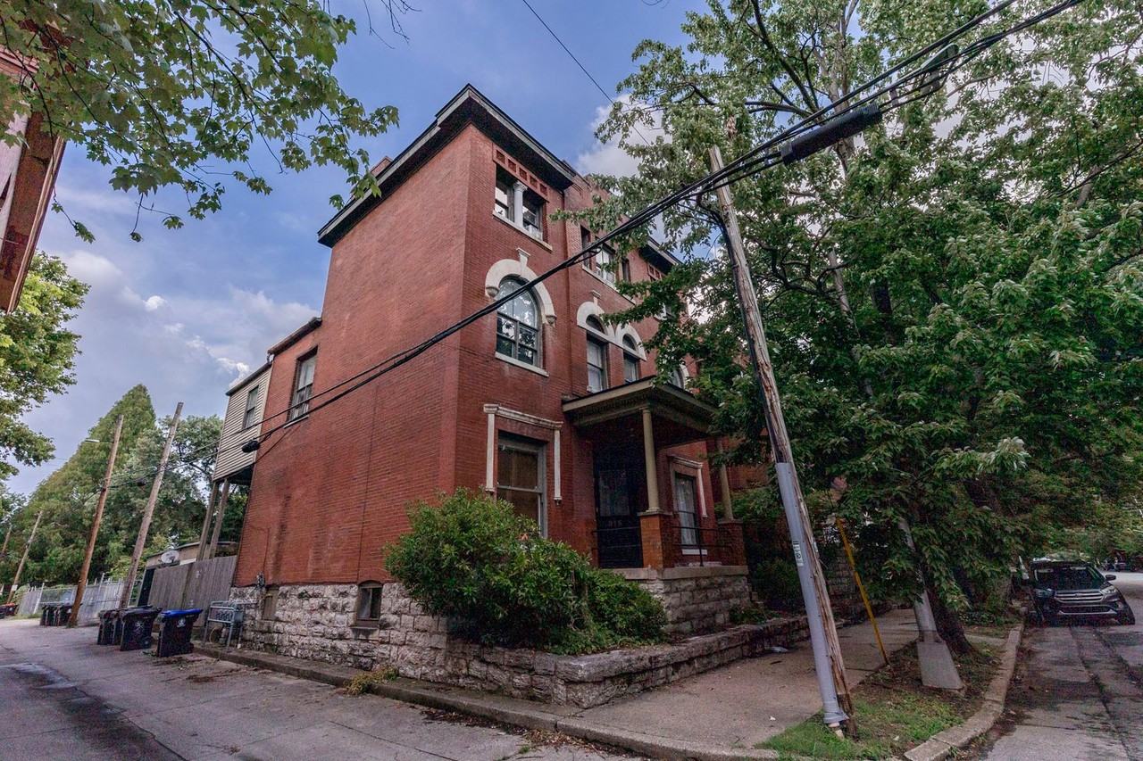 315 W Lee St - Photo 3 of 21