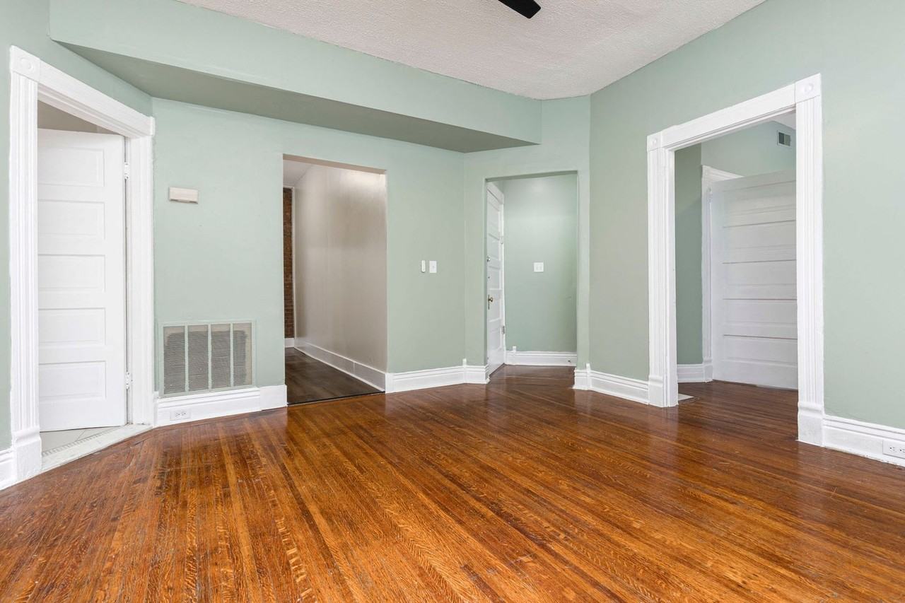 315 W Lee St - Photo 7 of 21