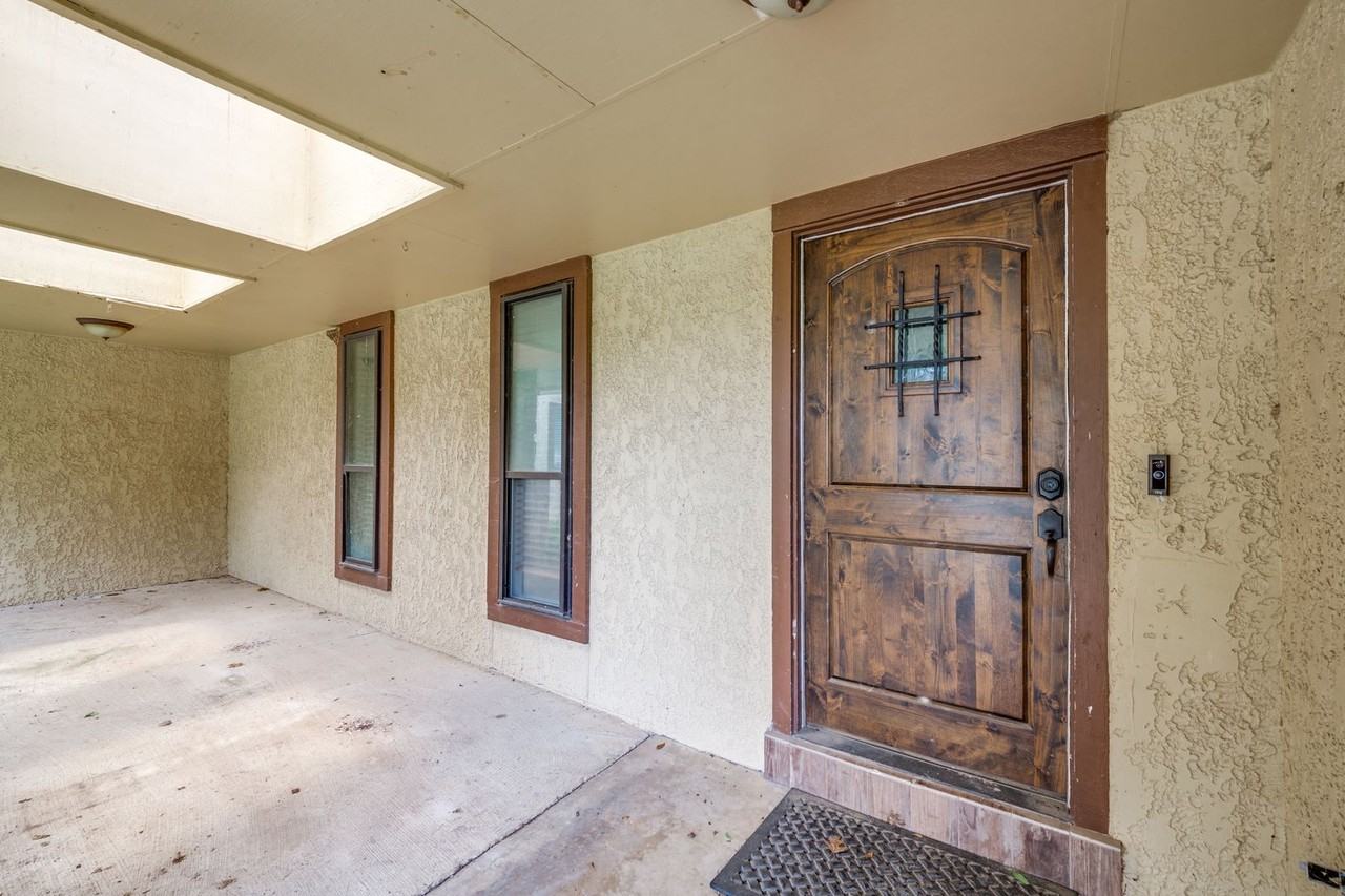 16115 Wolf Creek St - Photo 4 of 25