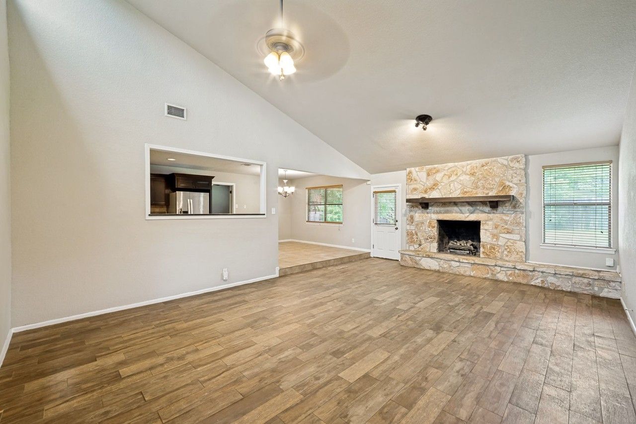 16115 Wolf Creek St - Photo 5 of 25