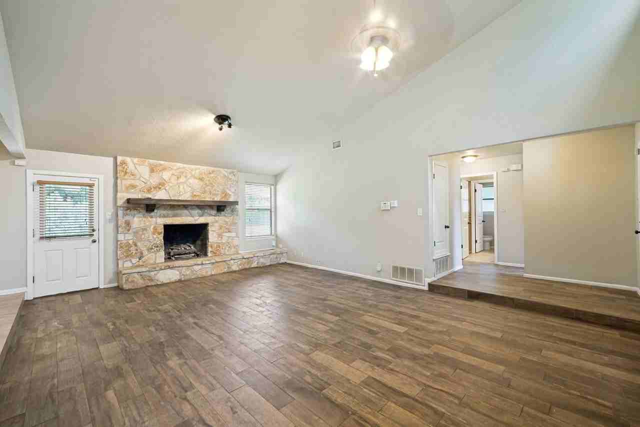 16115 Wolf Creek St - Photo 6 of 25
