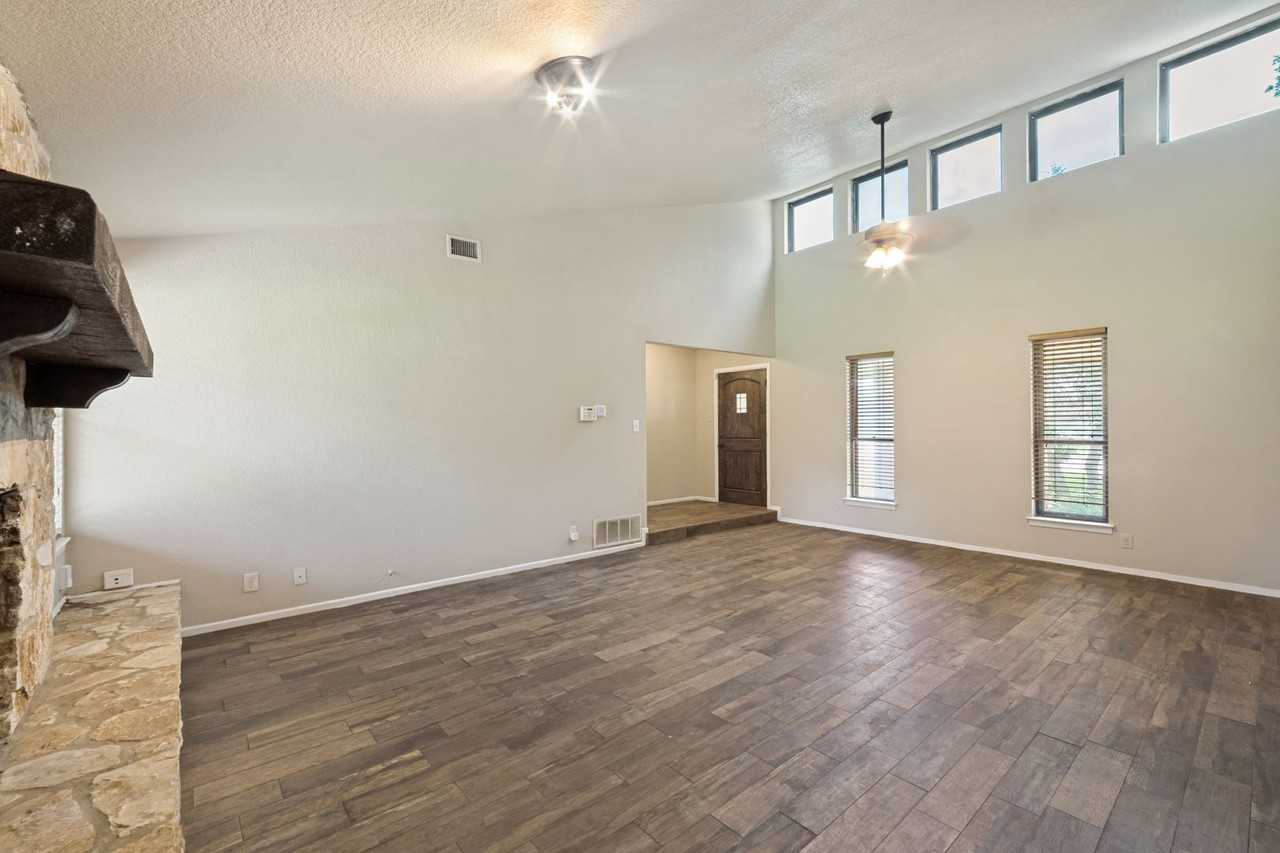 16115 Wolf Creek St - Photo 7 of 25