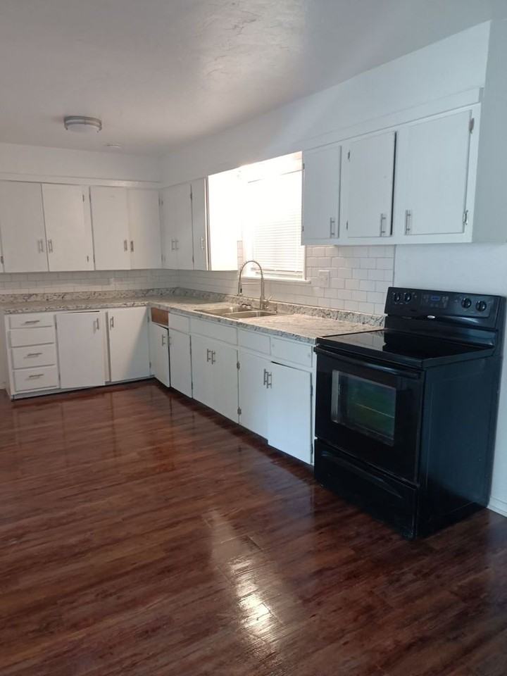 6318 Anderson Dr - Photo 4 of 9
