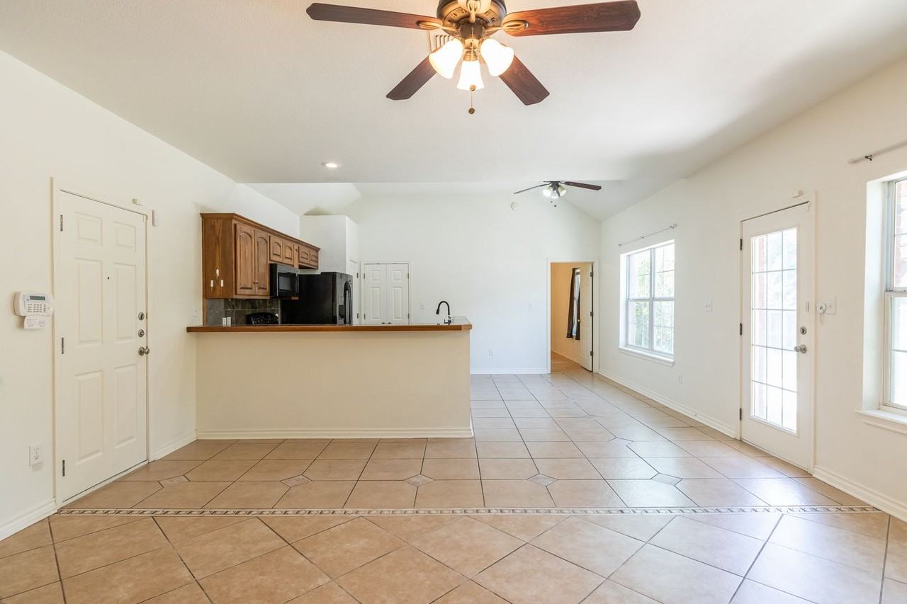 3310 Silver Oaks Dr - Photo 4 of 46