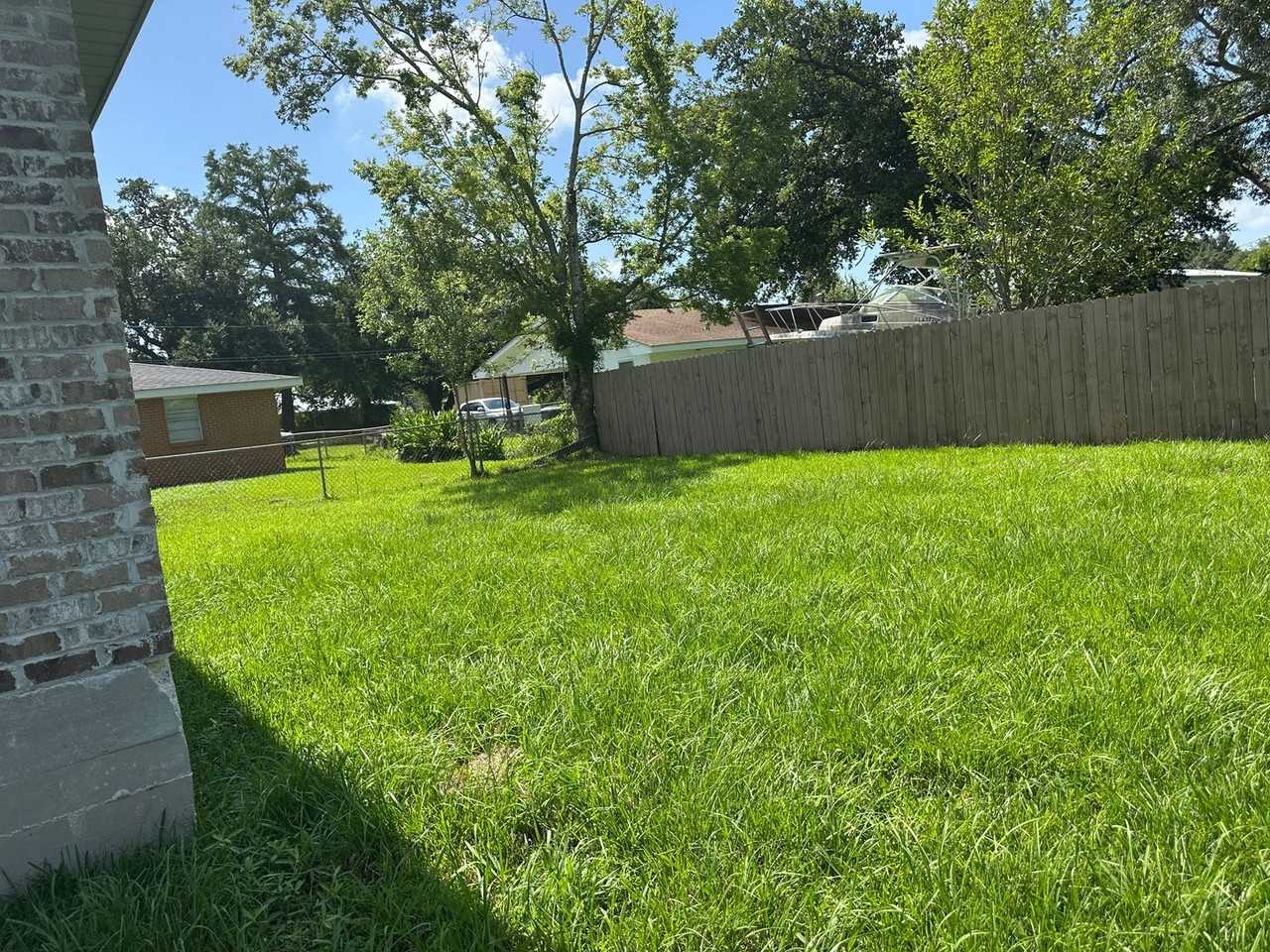 1406 Memory Ln - Photo 5 of 24