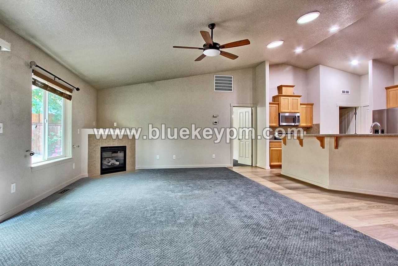 8701 Ne 66th St - Photo 6 of 19