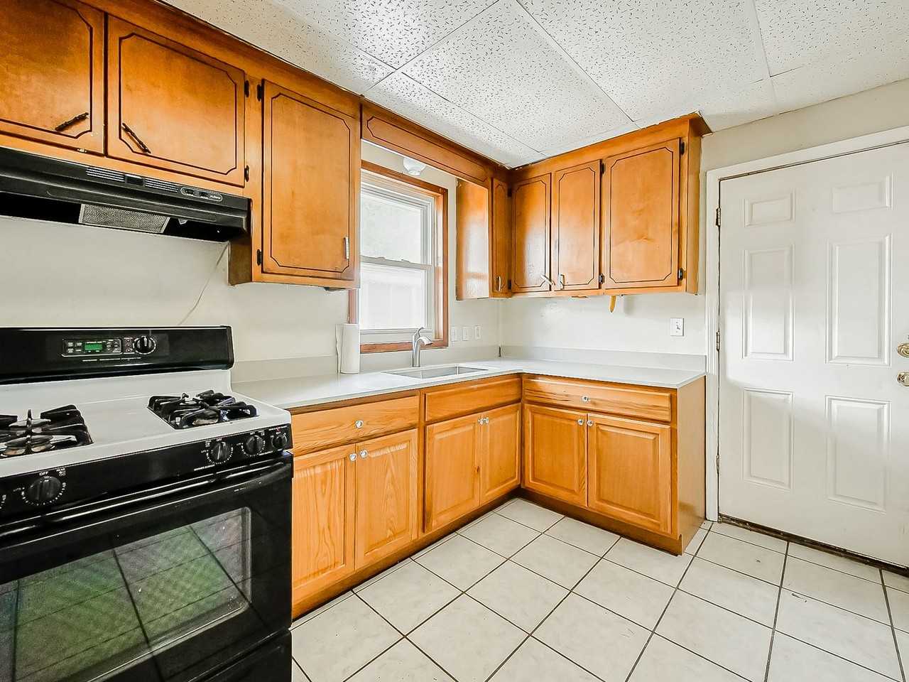 1147 E Brockton Ave - Photo 2 of 35