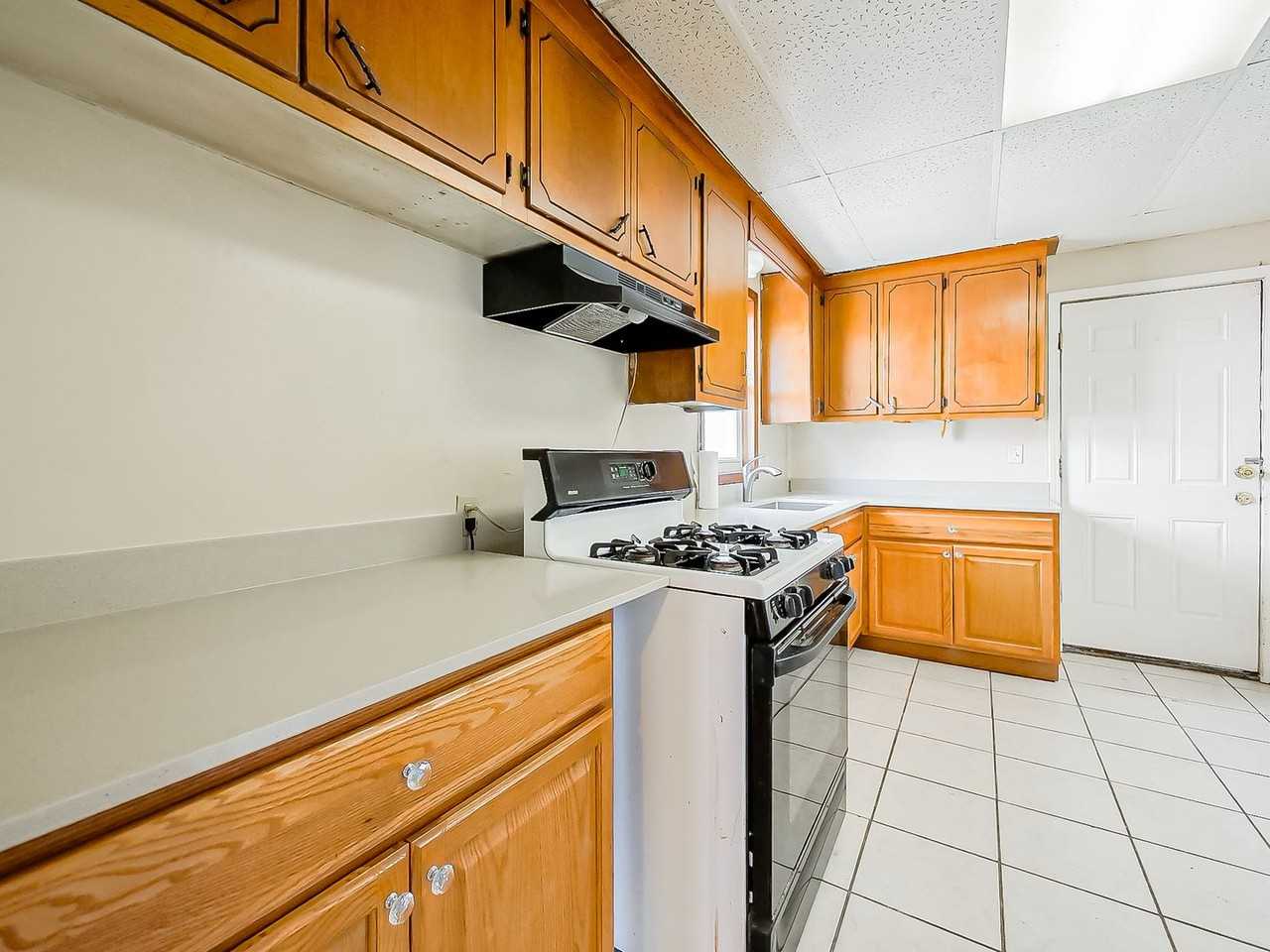 1147 E Brockton Ave - Photo 3 of 35