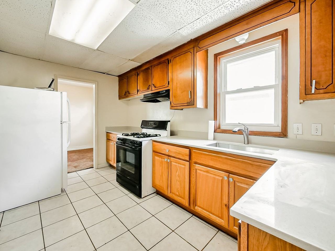 1147 E Brockton Ave - Photo 4 of 35