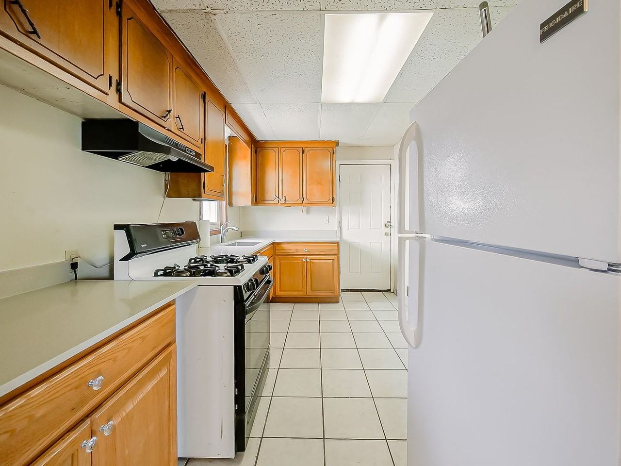 1147 E Brockton Ave - Photo 5 of 35