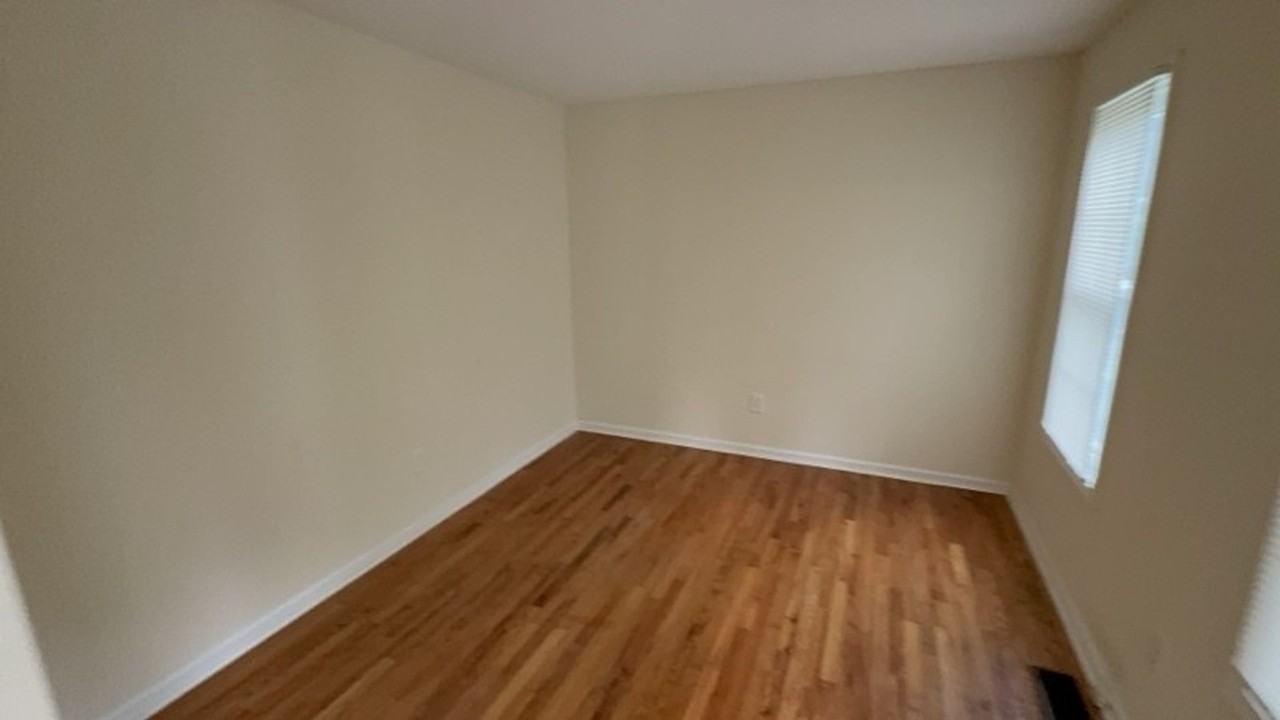 202 Heartwood Xing - Photo 6 of 10
