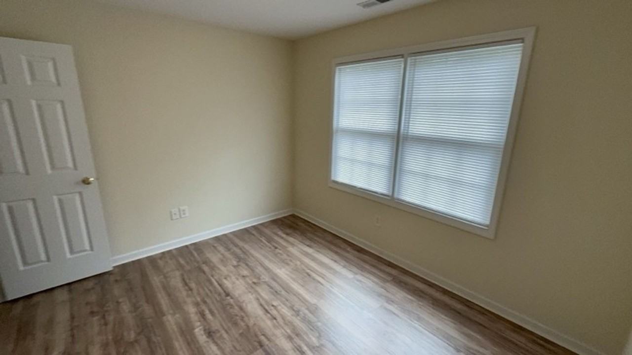 202 Heartwood Xing - Photo 7 of 10