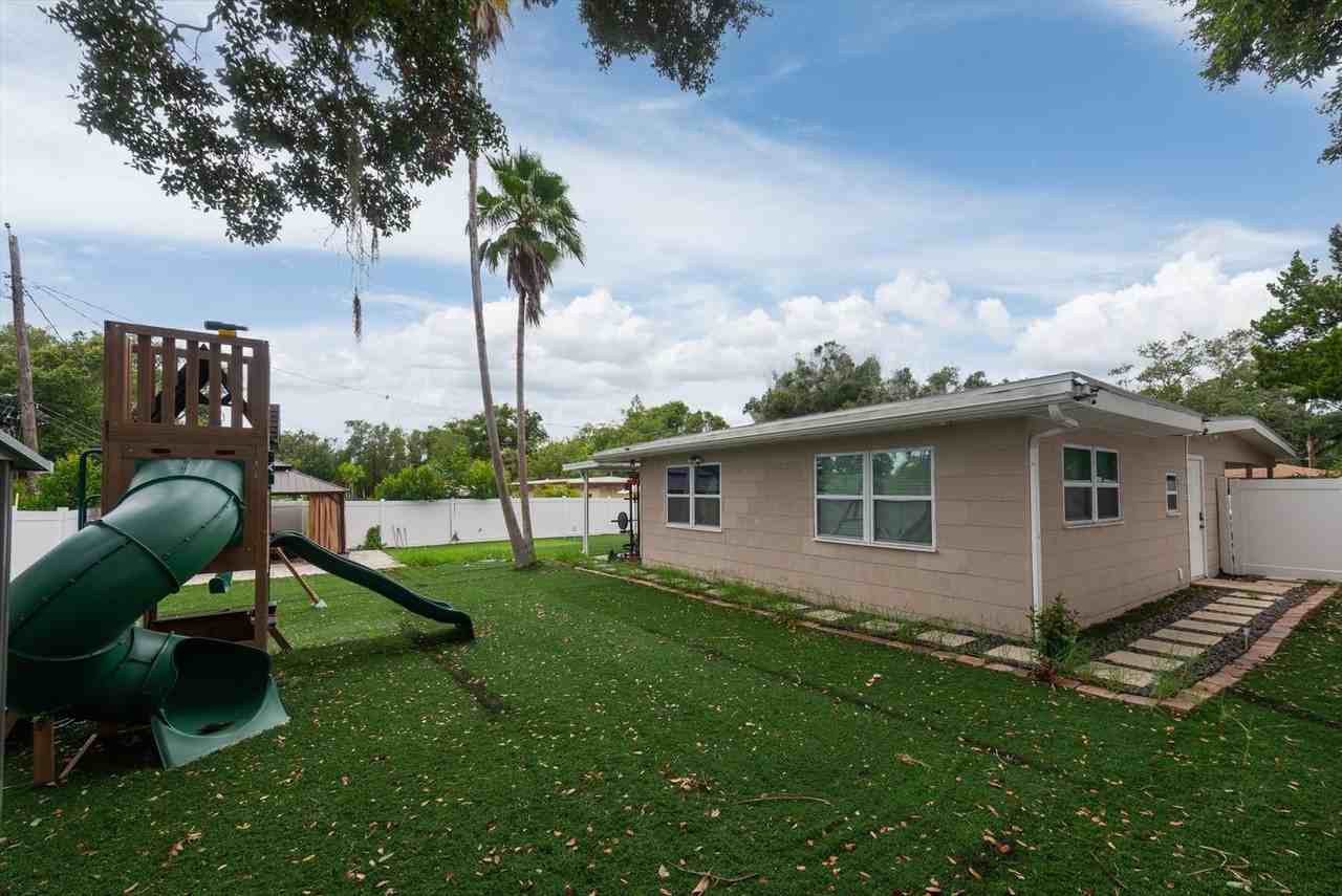 1349 Woodbine St - Photo 5 of 39