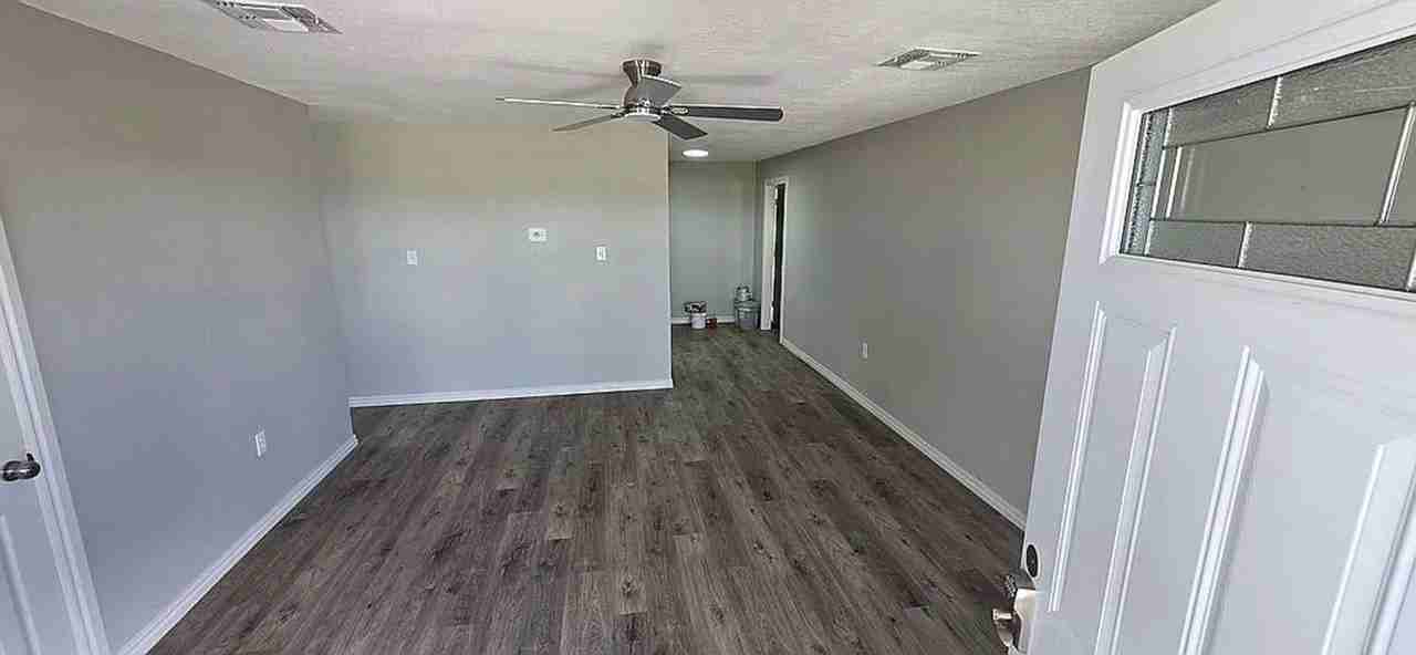 723 Sw 45th St - Photo 5 of 13