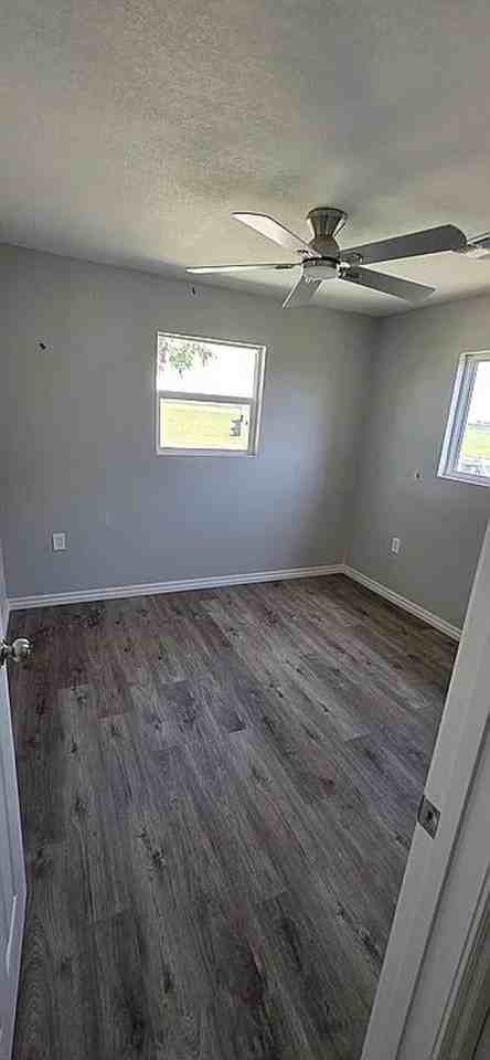 723 Sw 45th St - Photo 6 of 13