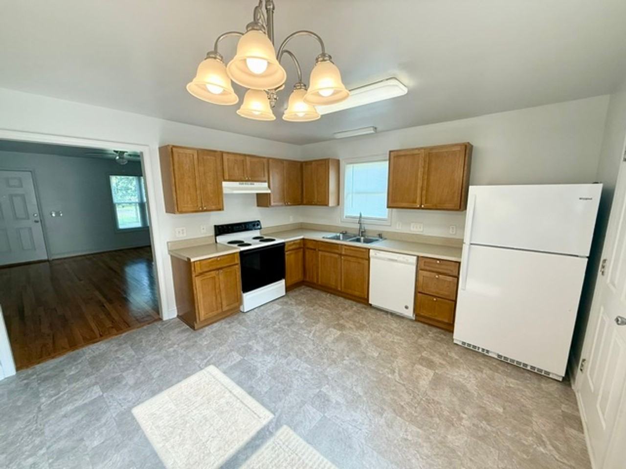 701 Meadow St - Photo 5 of 18