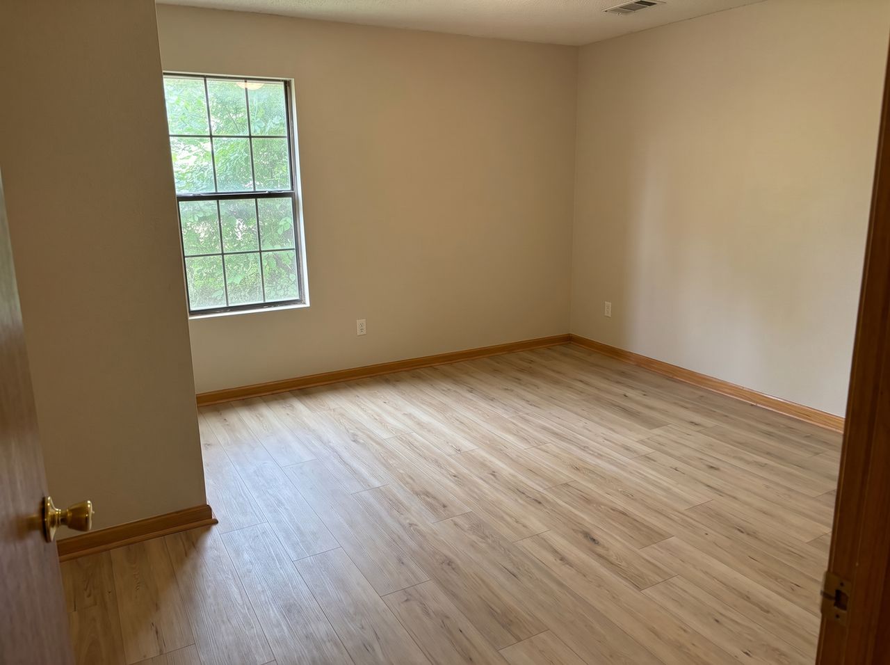 640 Leath St - Photo 4 of 25