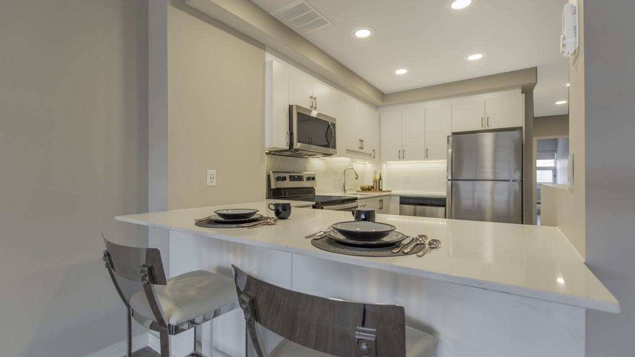 420 Gilmour Street - Photo 3 of 14