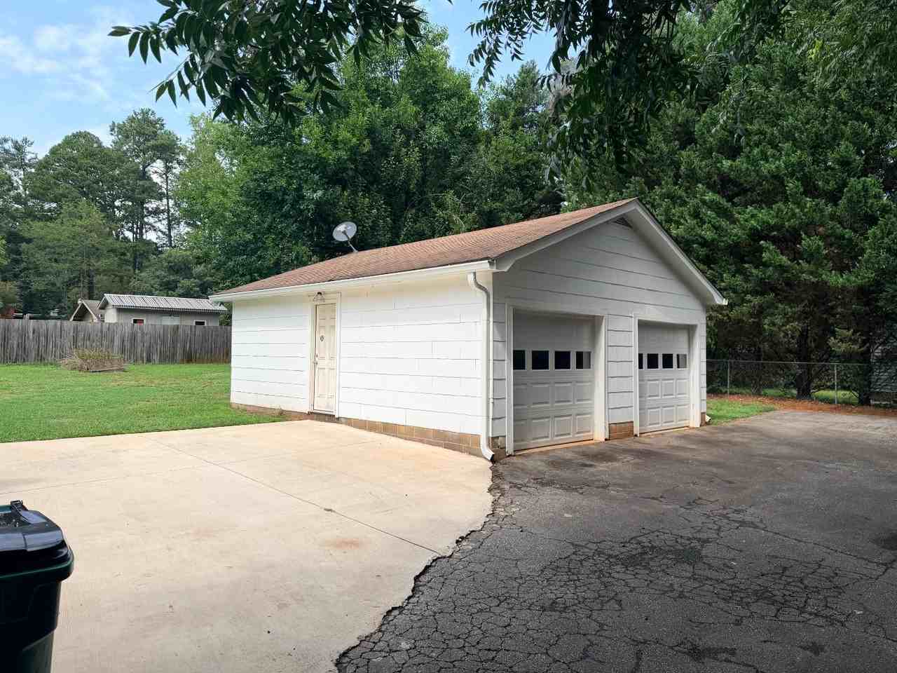 415 Sells Rd - Photo 4 of 7