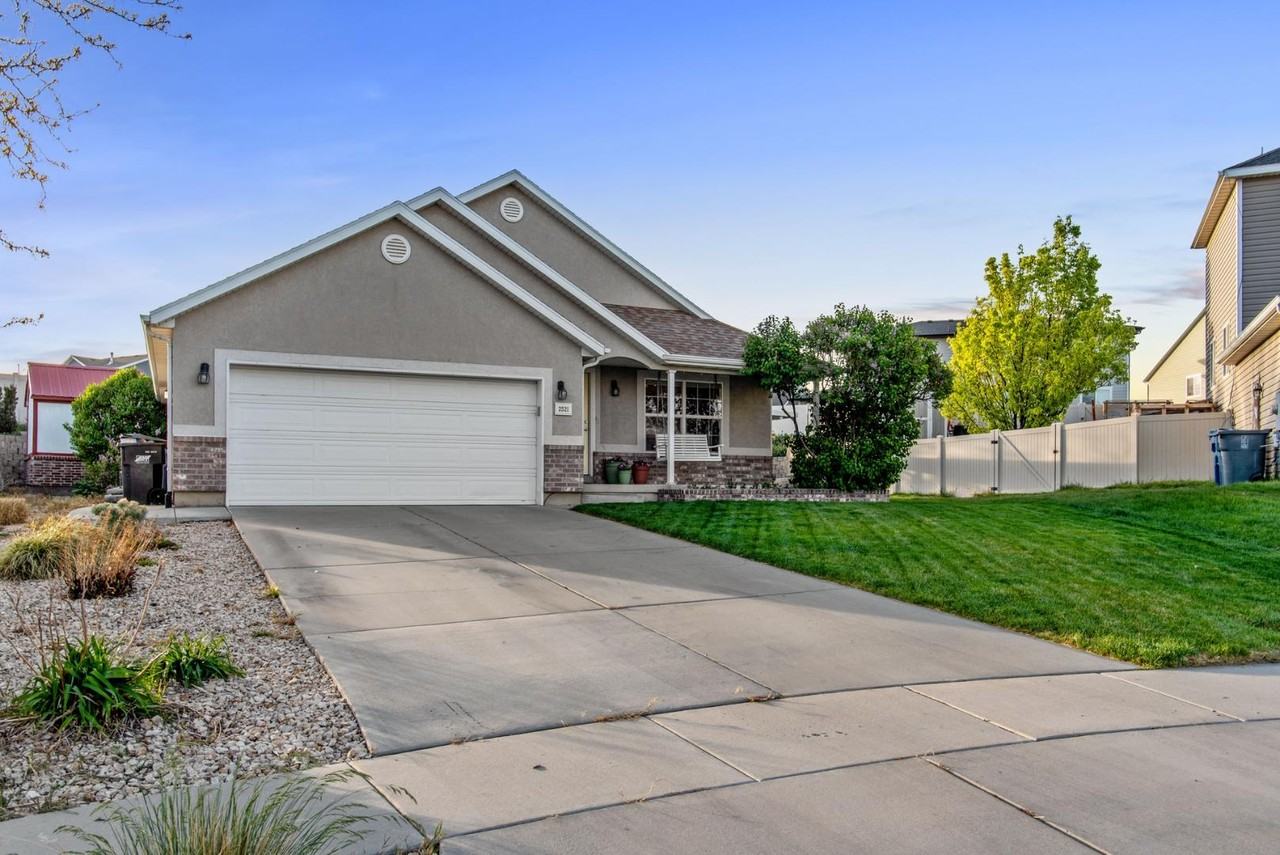 2521 N Apricot Pl - Photo 3 of 20
