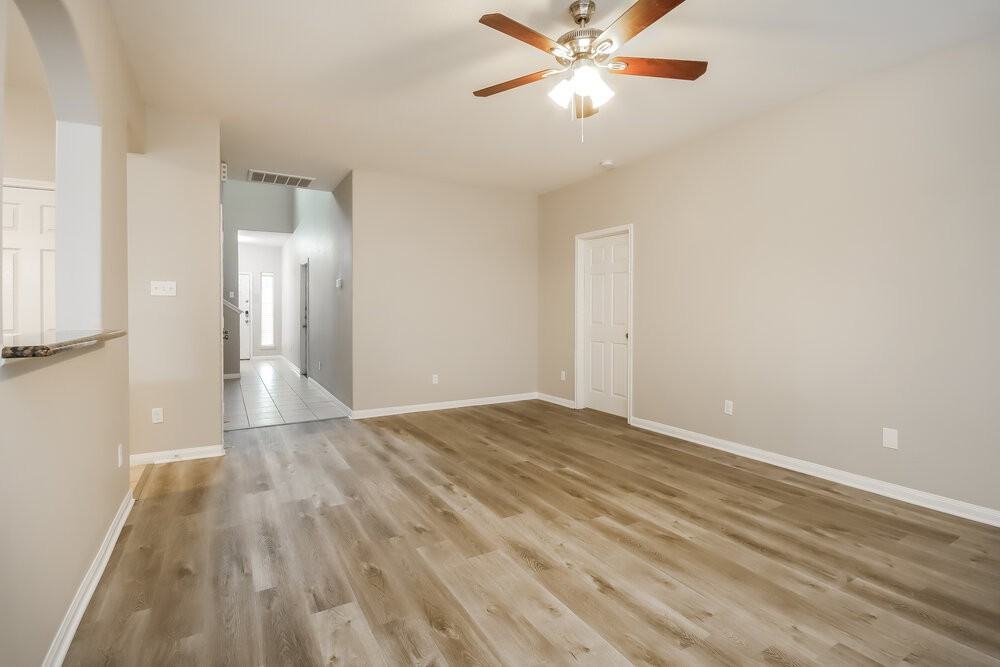 10296 Stone Gate Dr - Photo 4 of 17