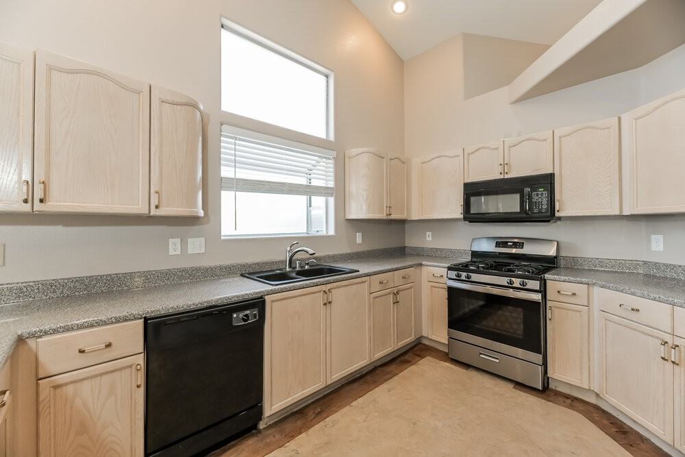 170 Coastal Pier Ct - Photo 7 of 16