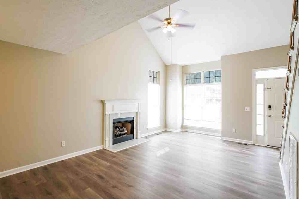 131 E Braxton Ln - Photo 4 of 17