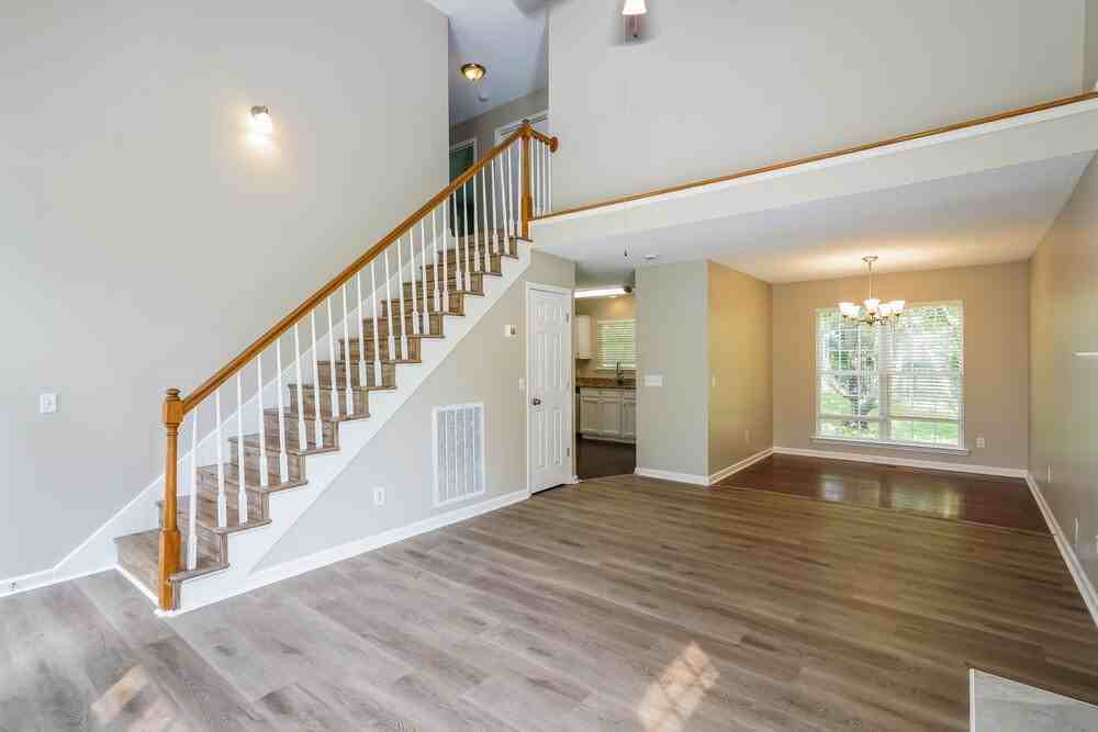 131 E Braxton Ln - Photo 5 of 17