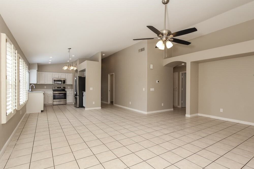 17409 N 20th St - Photo 4 of 16