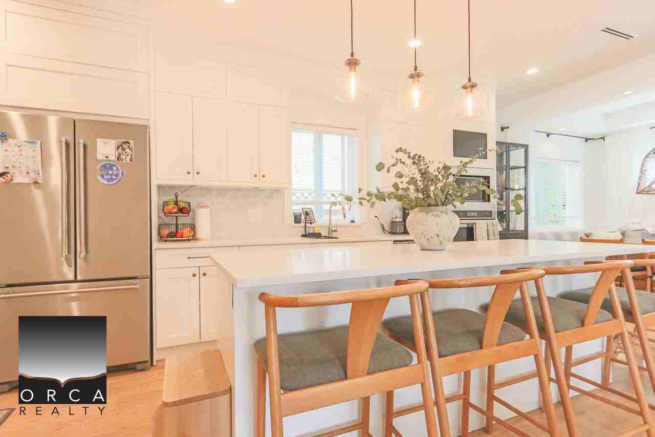 116 Windsor Road West, North Vancouver - Photo 7 of 37