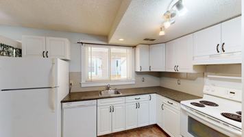 featured image of 7740 5-7740 Hunterview Dr Nw