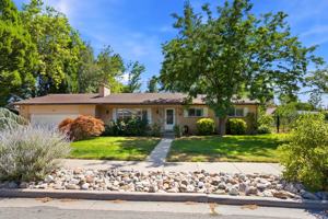 featured image of 2480 Eastbourne Dr #1