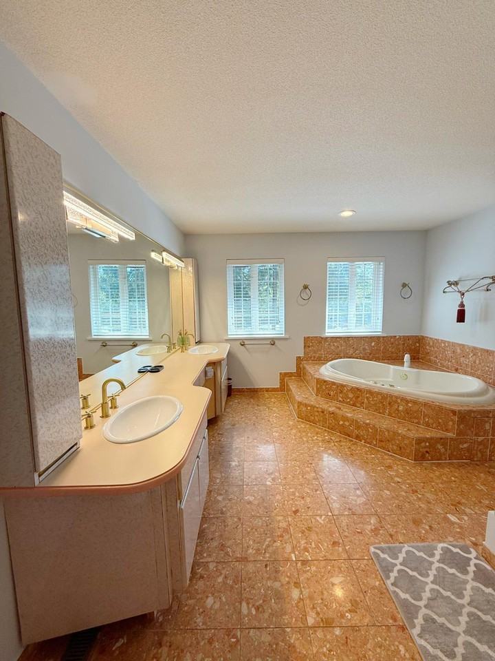 Woodgreen Dr - Photo 4 of 20