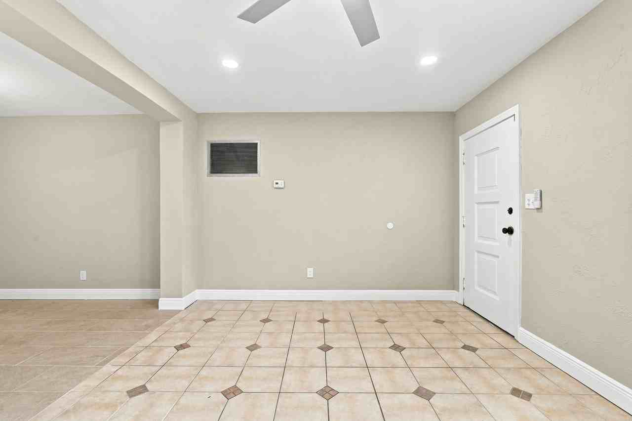 1704 Paine Ave #1 - Photo 6 of 32