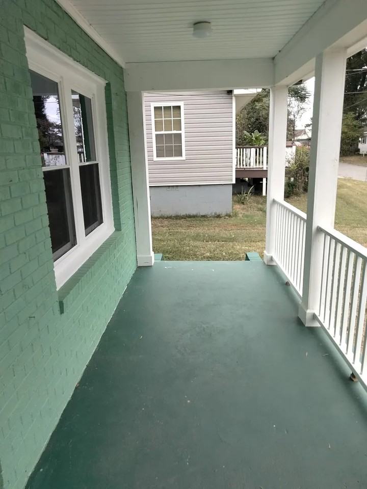 140 Douglas St - Photo 2 of 15