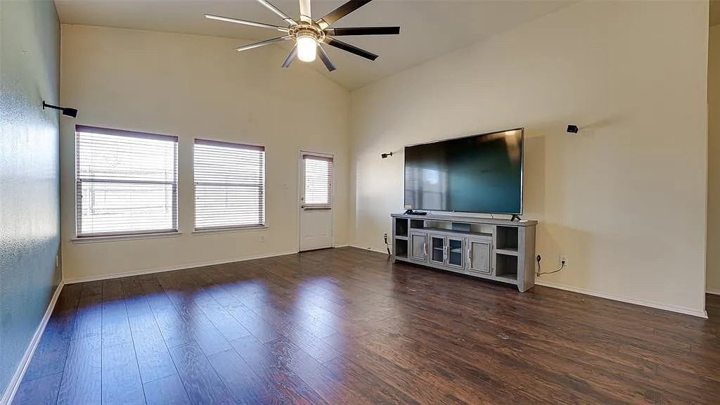 2624 Winterberry Ln - Photo 5 of 9