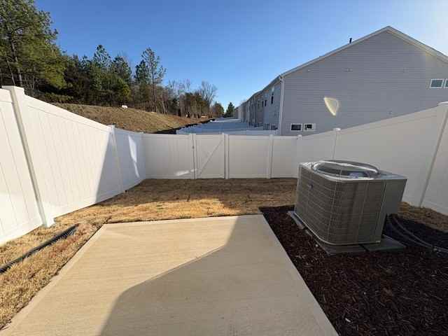 978 Rolling Fields Dr - Photo 4 of 17