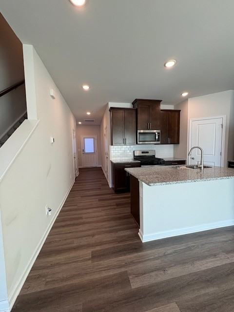 978 Rolling Fields Dr - Photo 5 of 17