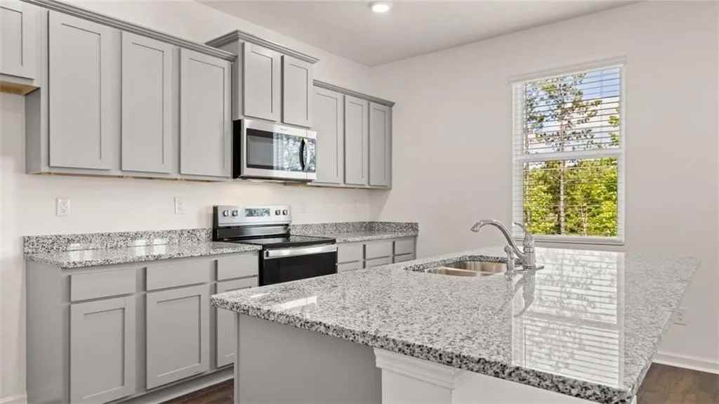 210 Aster Ave - Photo 4 of 19