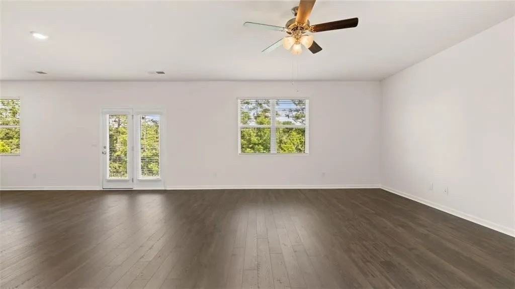 210 Aster Ave - Photo 7 of 19