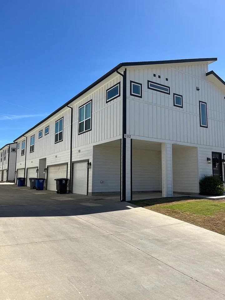 2112 Shea Rd
