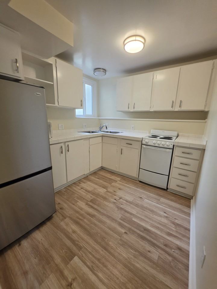 1513 Baker St #A - Photo 2 of 6