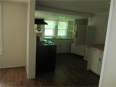 203 S Cravens St #1 - Photo 4 of 17
