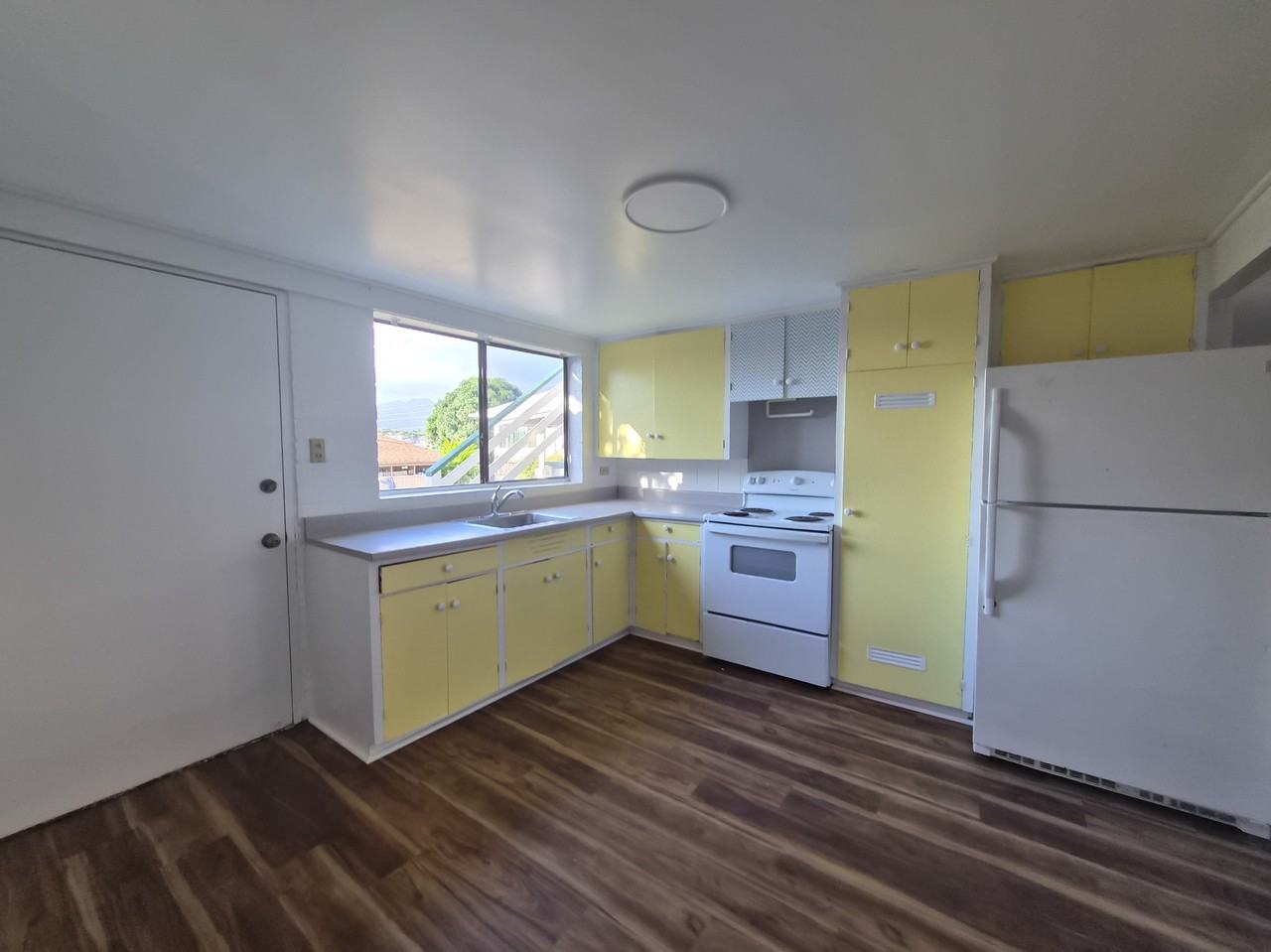 3350 WAUKE ST- AGENT: DAVID NAGATORI - DOWNSTAIRS - Photo 3 of 10