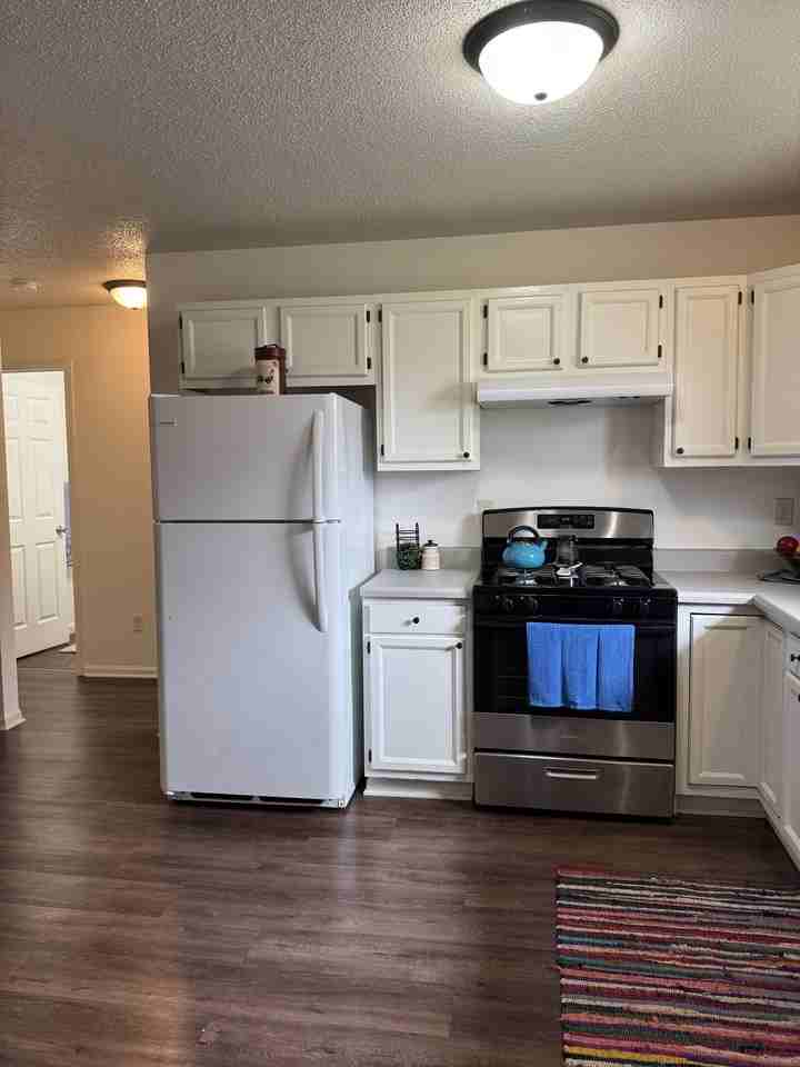 548 6th St #1 - Photo 2 of 20